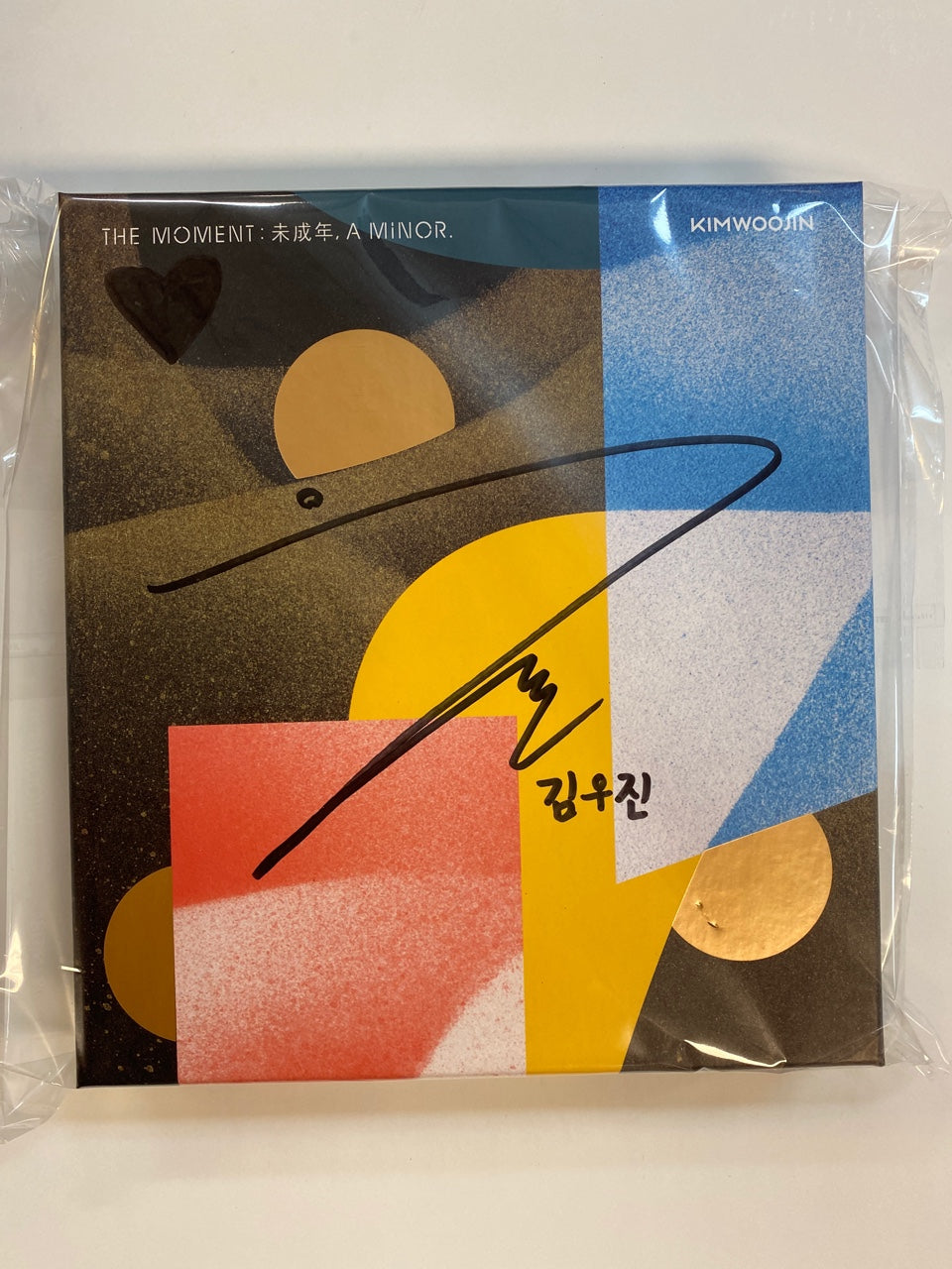【直筆サイン入り】キムウジン　THE MOMENT：未成年,A MINOR 김우진 (KIM WOOJIN) - The moment : 未成年, a minor. SIGNED