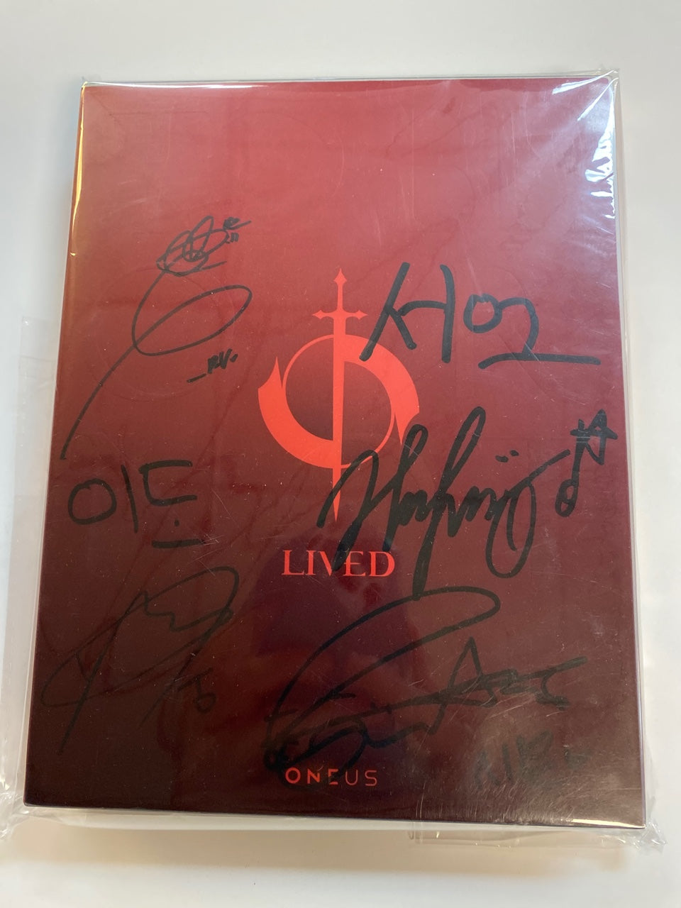 Signed shops ONEUS album