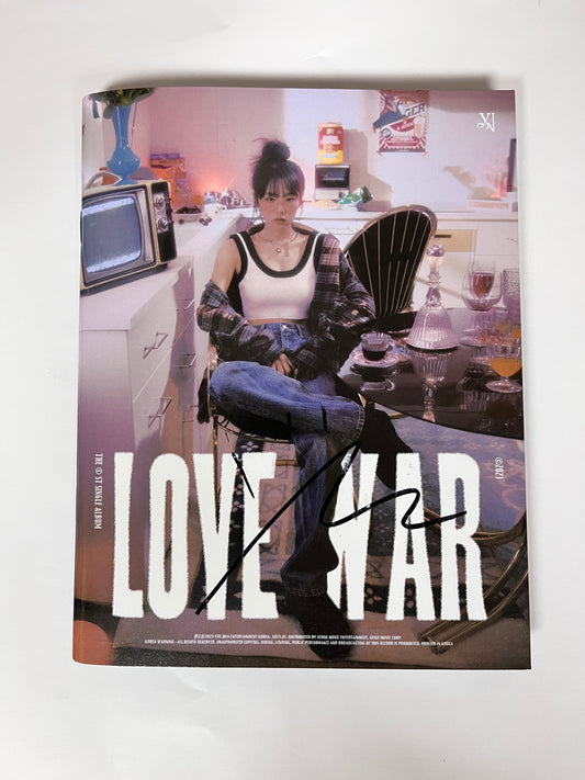 최예나 (YENA) - 1st Single Album [Love War] (LOVE VER.) AUTOGRAPHED ALBUM