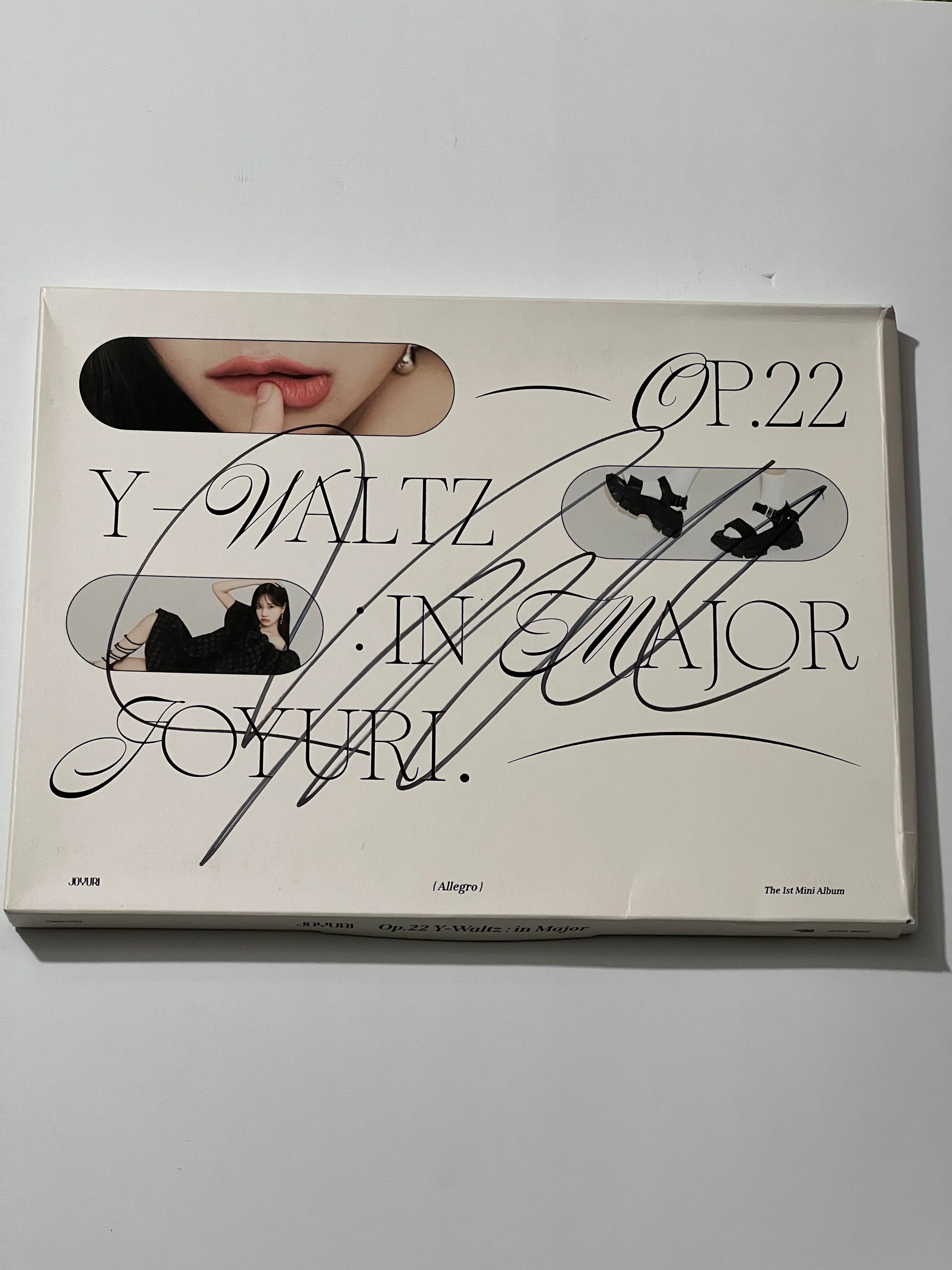 Jo Yuri Op.22 Y-Waltz : in Major (Allegro Ver) Autographed Album